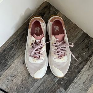 Womens kinetic RNEGD float sneaker